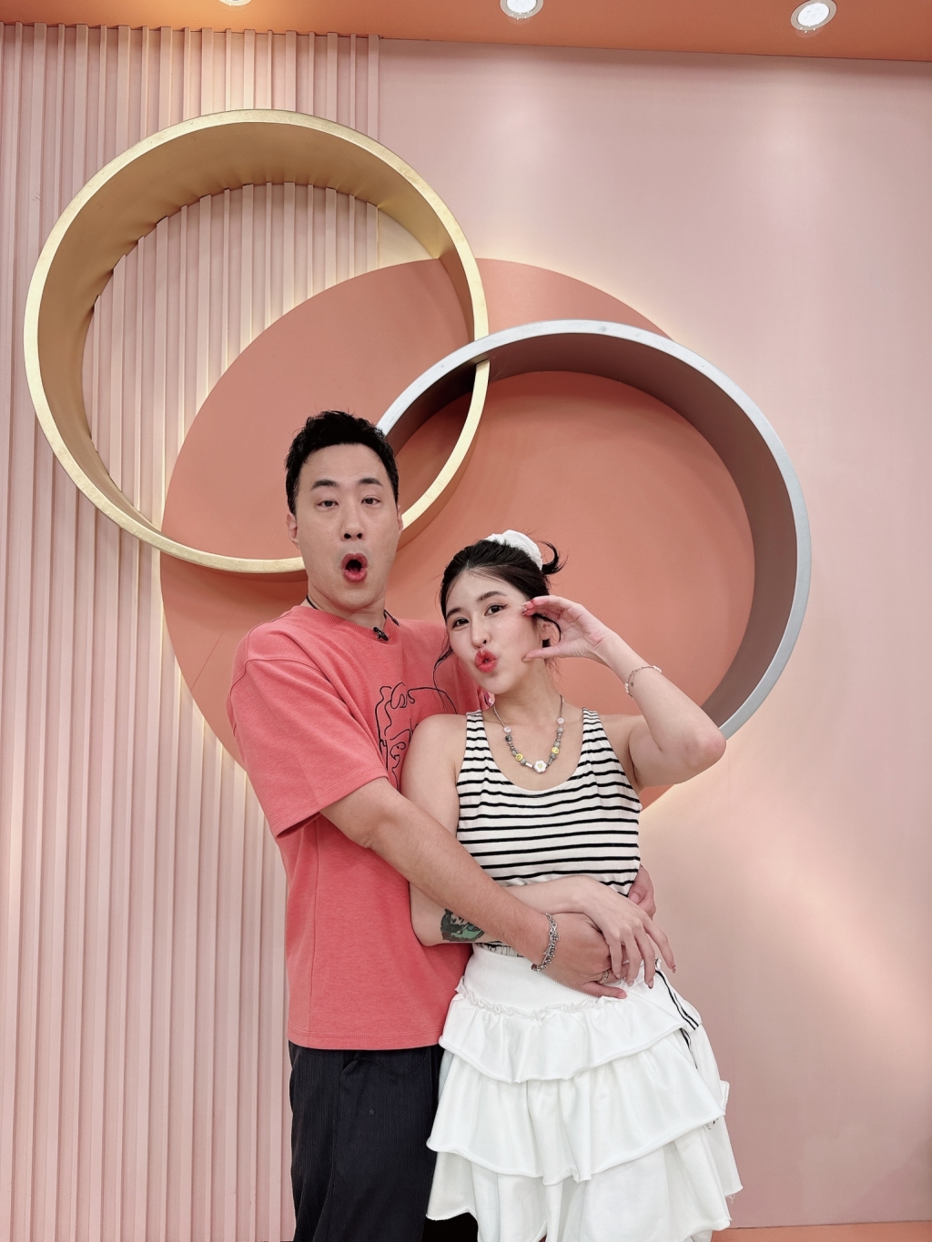 《姊妹亮起來》柔柔爆余祥詮買衣服都包色  衣服多到炸裂衣櫃？！