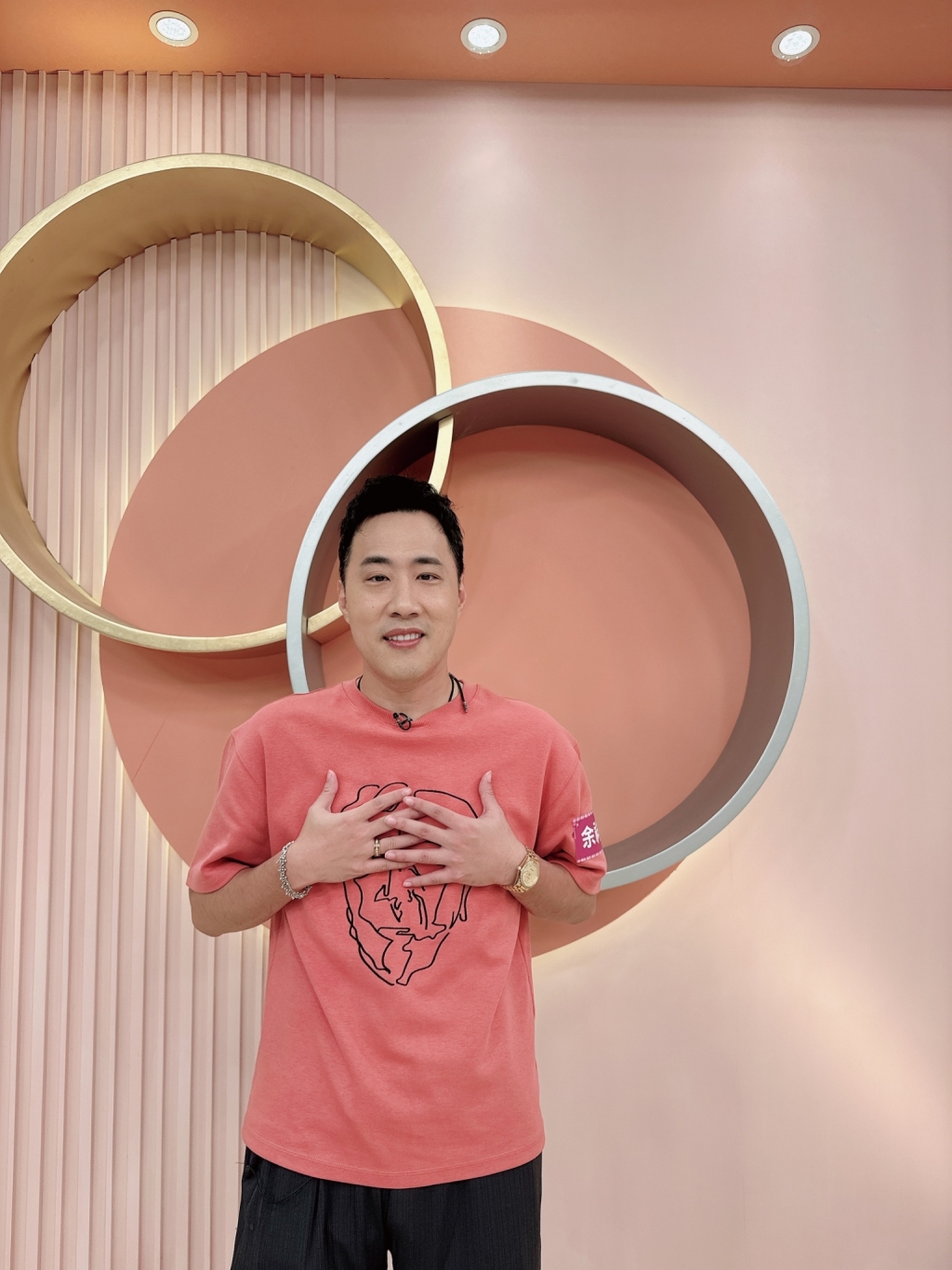 《姊妹亮起來》柔柔爆余祥詮買衣服都包色  衣服多到炸裂衣櫃？！