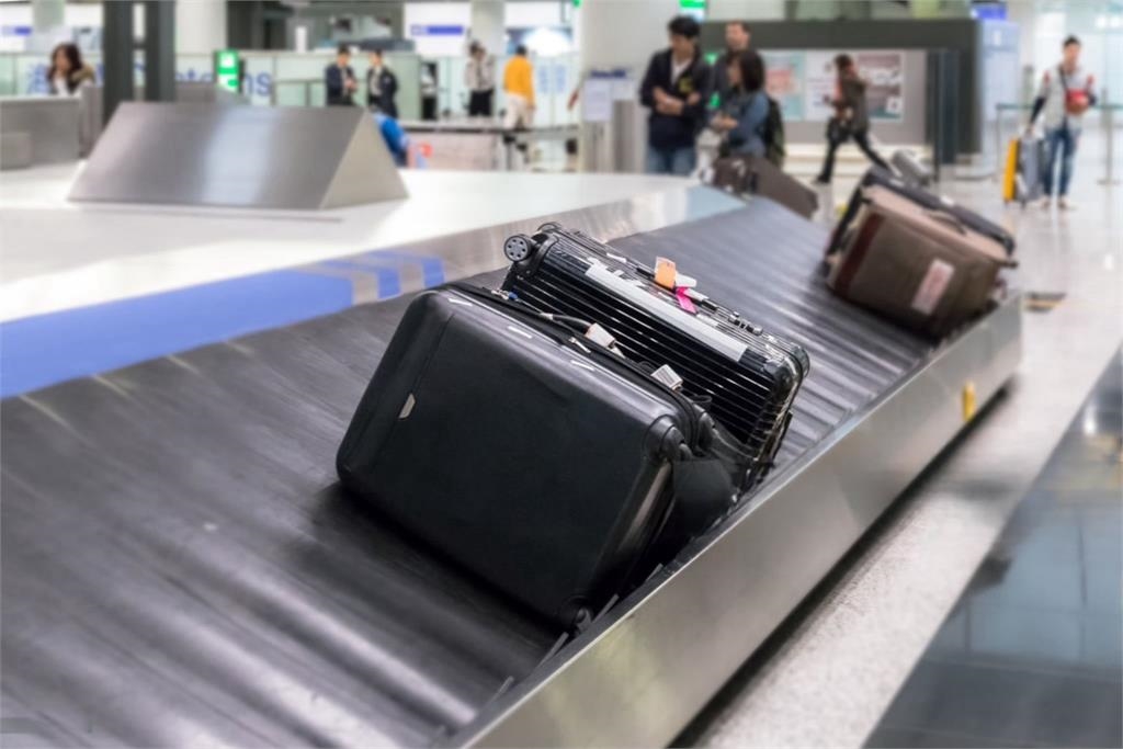 出國行李箱別選這「3種顏色」　歐洲第一廉航示警：高機率被拿錯