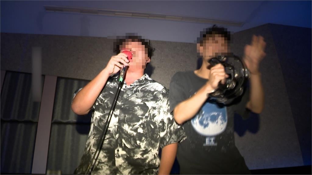 KTV「只吃東西不點歌」很討厭?一票人搖頭揭「2大NG行為」:不想再約了