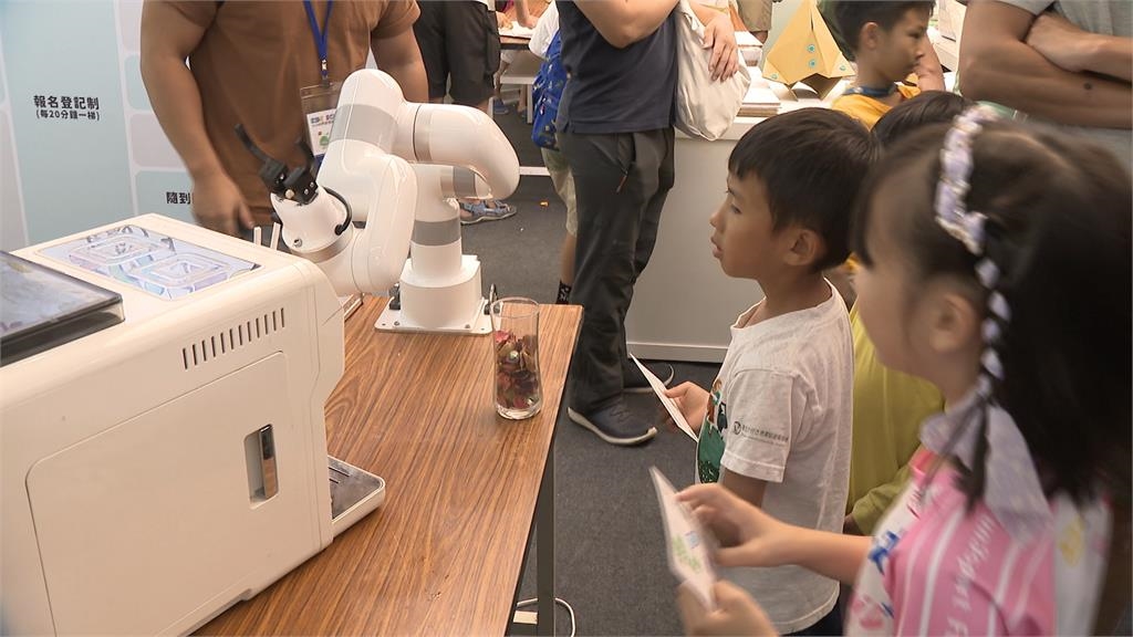 國科會「小小科學家來敲門」活動　國小生體驗高科技