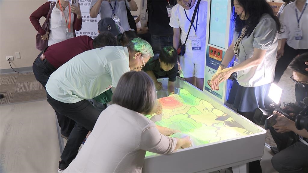 國科會「小小科學家來敲門」活動　國小生體驗高科技