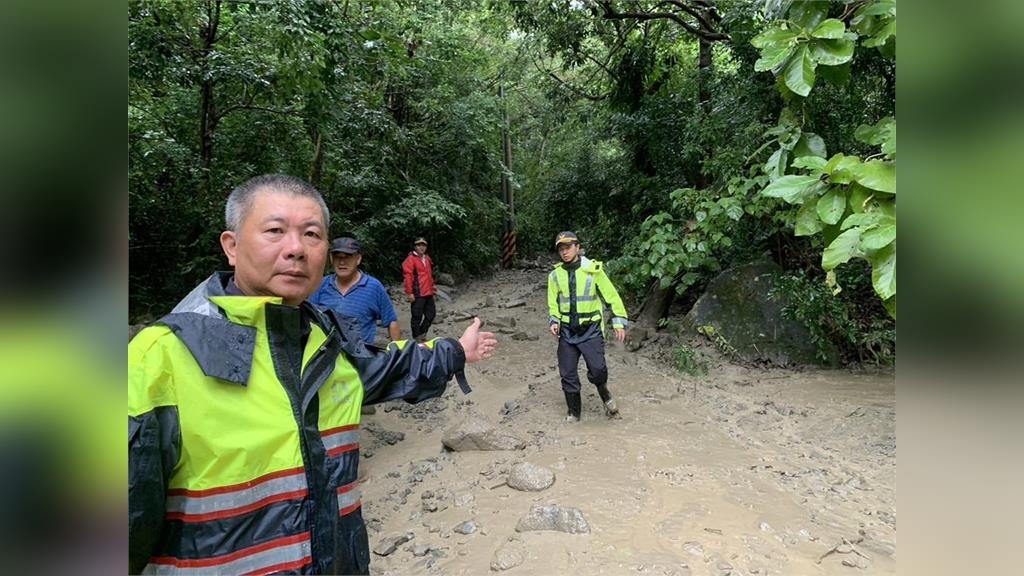 高雄六龜午後豪雨導致土石流　警方協助7名居民安全撤離