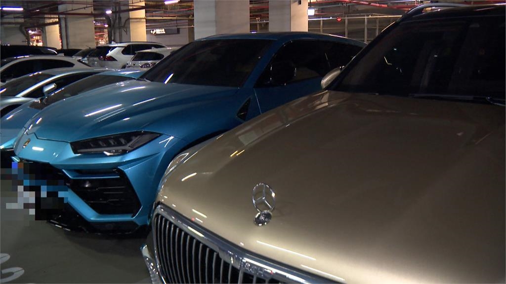 憂泡水車噩夢重演！　左營高鐵站「千萬跑車」一整排　超吸睛