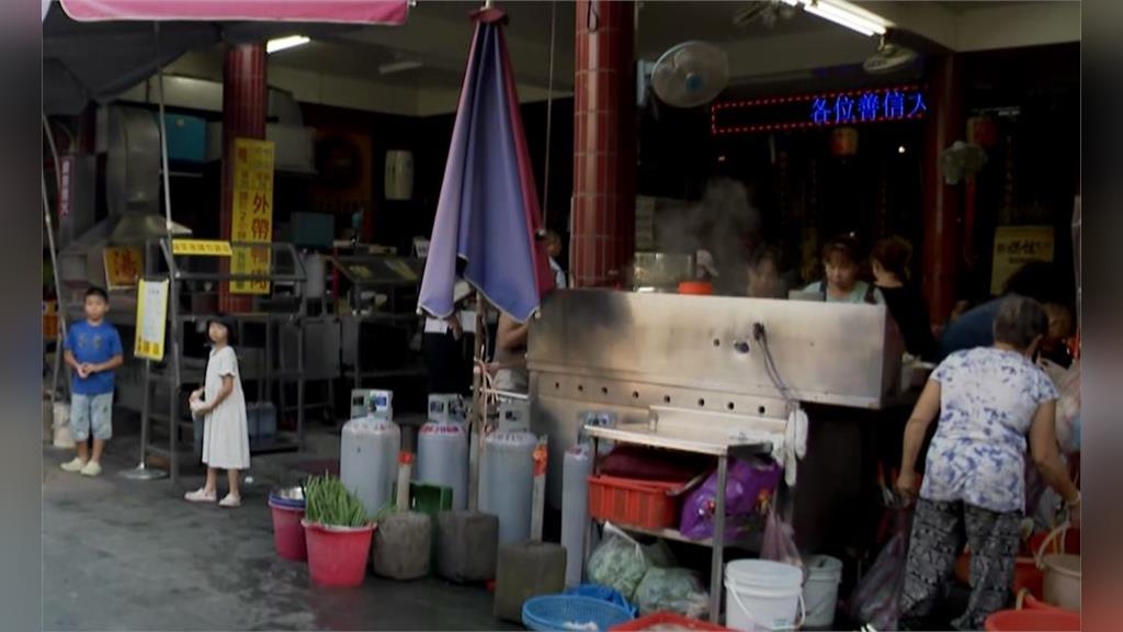 颱風重創！　金山老街攤商拚復原開業　廟口麵店飄香客人回流