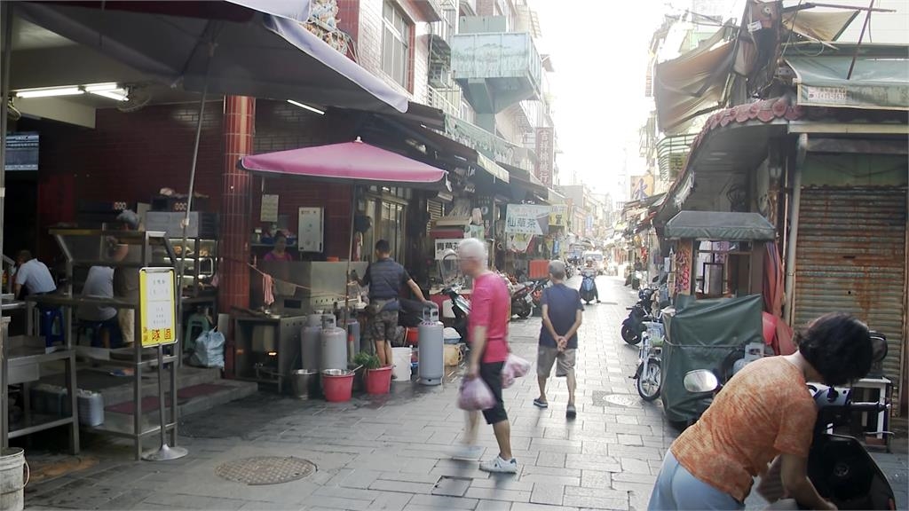颱風重創! 金山老街攤商拚復原開業 廟口麵店飄香客人回流