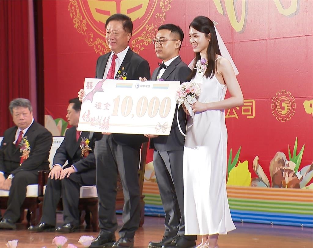 我們結婚了！　中華電信集團婚禮　「花媽」陳菊見證　送祝福