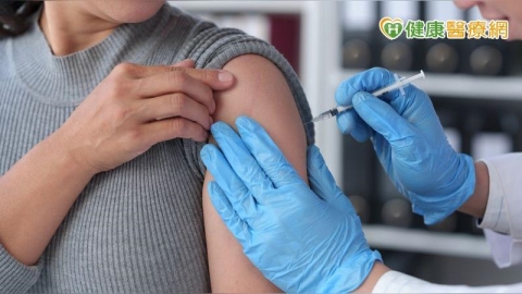 左流右新+肺炎鏈球齊打 同時接種副作用會不會很大?