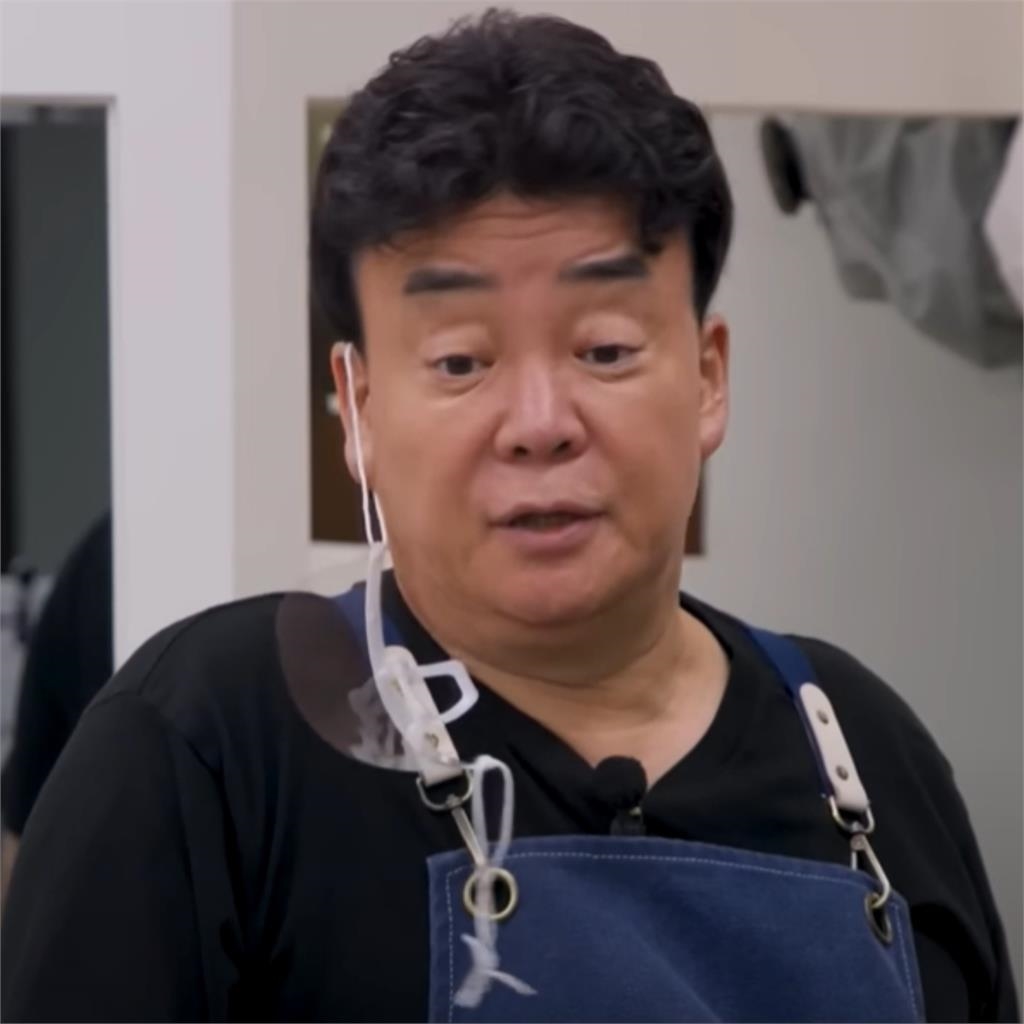 《黑白大廚》白種元遭員工惡搞!自家餐廳人形立牌「矇眼處理」畫面流出