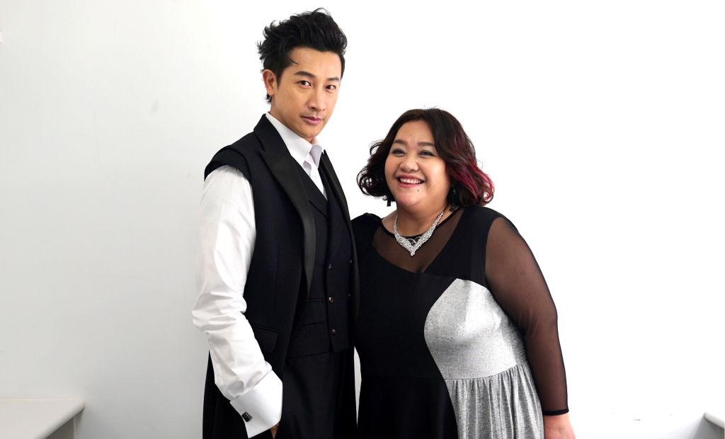 Darren邱凱偉與鍾欣凌聯袂金鐘頒獎 網友直呼互動可愛 笑曝 : 全身緊繃 比入圍還緊張