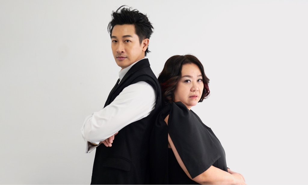 Darren邱凱偉與鍾欣凌聯袂金鐘頒獎 網友直呼互動可愛 笑曝 : 全身緊繃 比入圍還緊張