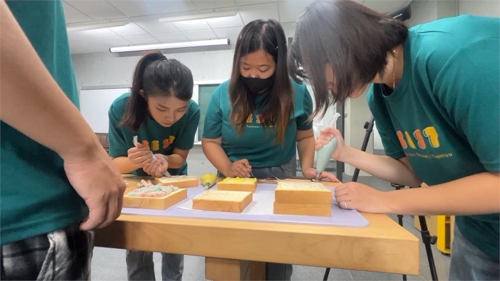 裱花吐司現「玫瑰嬌美」 蕭美琴驚艷大讚:可招待外賓