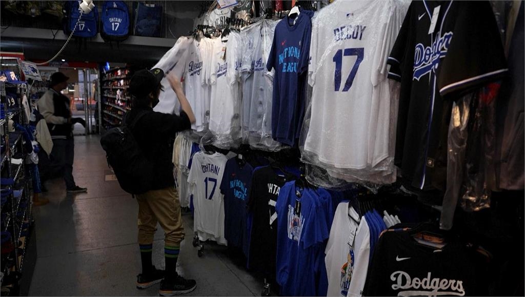 MLB(影)/大谷翔平首度世界大賽 太平洋彼岸日本球迷興奮準備加油