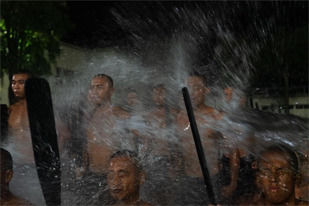 當兵就要當最強的!蛙人「浴血勇闖天堂路」魔鬼畫面曝…尖石割全身家屬落淚