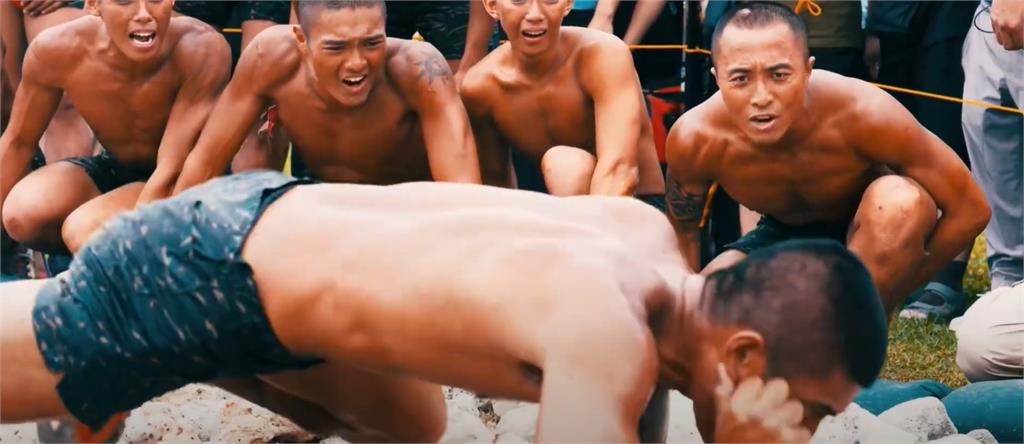 當兵就要當最強的!蛙人「浴血勇闖天堂路」魔鬼畫面曝…尖石割全身家屬落淚