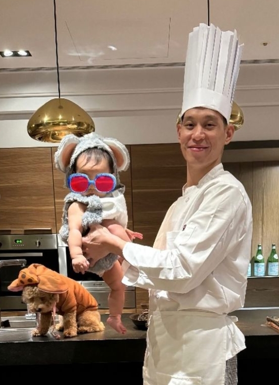 林書豪不藏了!萬聖節扮廚師「端」出寶貝兒子 正面照首曝光萌翻全網