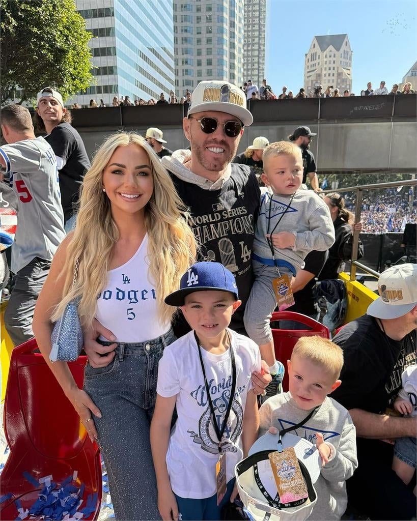 MLB/場下也是「MVP老爸」!佛里曼萬聖節陪兒上街要糖果