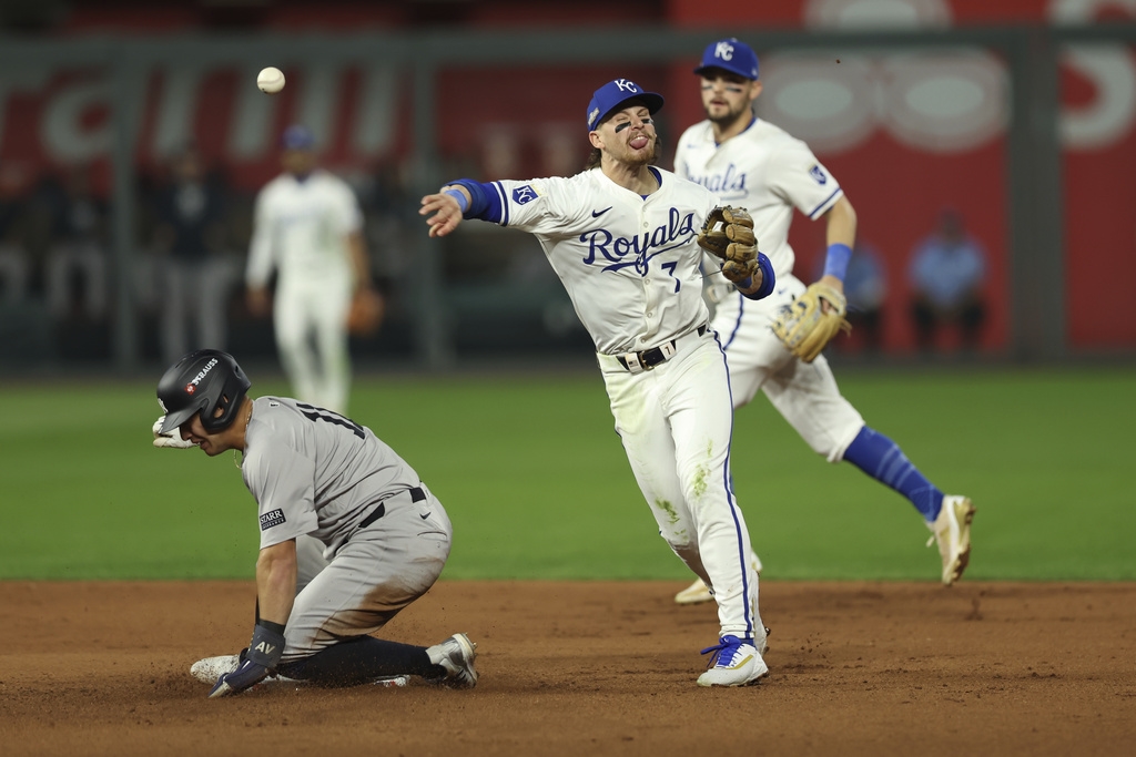 MLB／快退休的球員還能得獎！38歲的雙城一壘手山塔那　 生涯首度拿下金手套獎