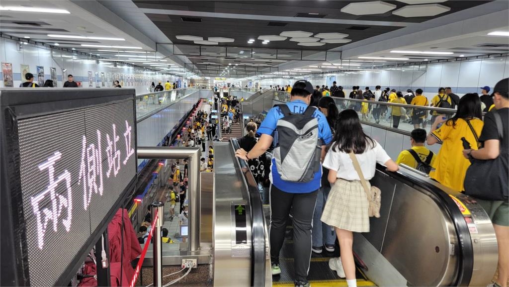 日本也有電扶梯潛規則!達人曝「3年近3900人受傷」恐怖數據一次看