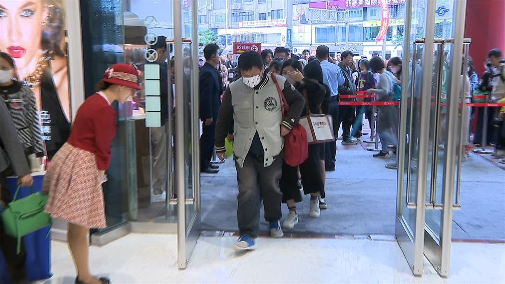 百貨週年慶壓軸登場! 「東區霸主」對戰「新兵」