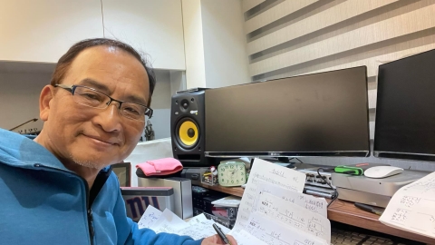 最難搞主持人竟然是他！　孔鏘老師感念嚴格訓練戲稱「下次要練Seventeen、IVE」