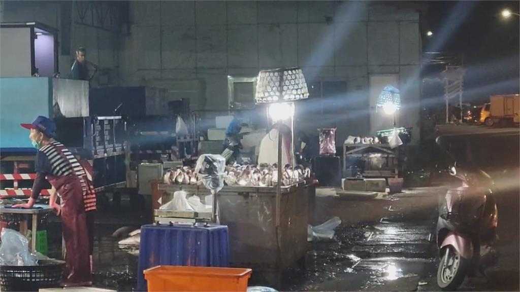 在地人才知道! 東港深夜食堂「生魚片平均一片8元」