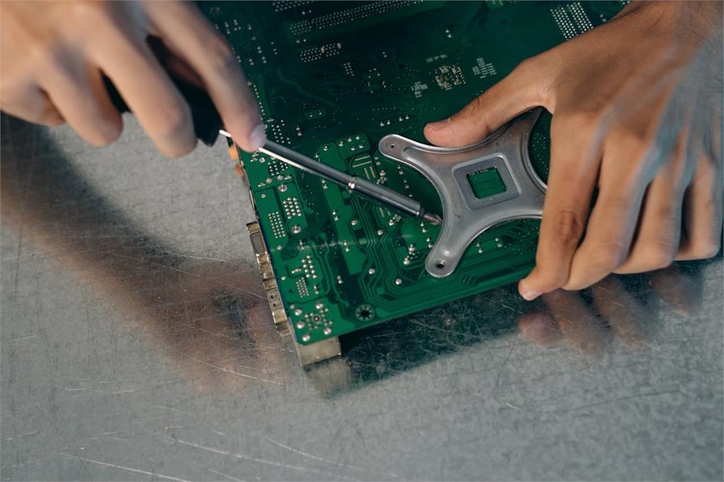 川普還沒上任！美國命令台積電出重拳封鎖「華為白手套」中媒：2產業慘了