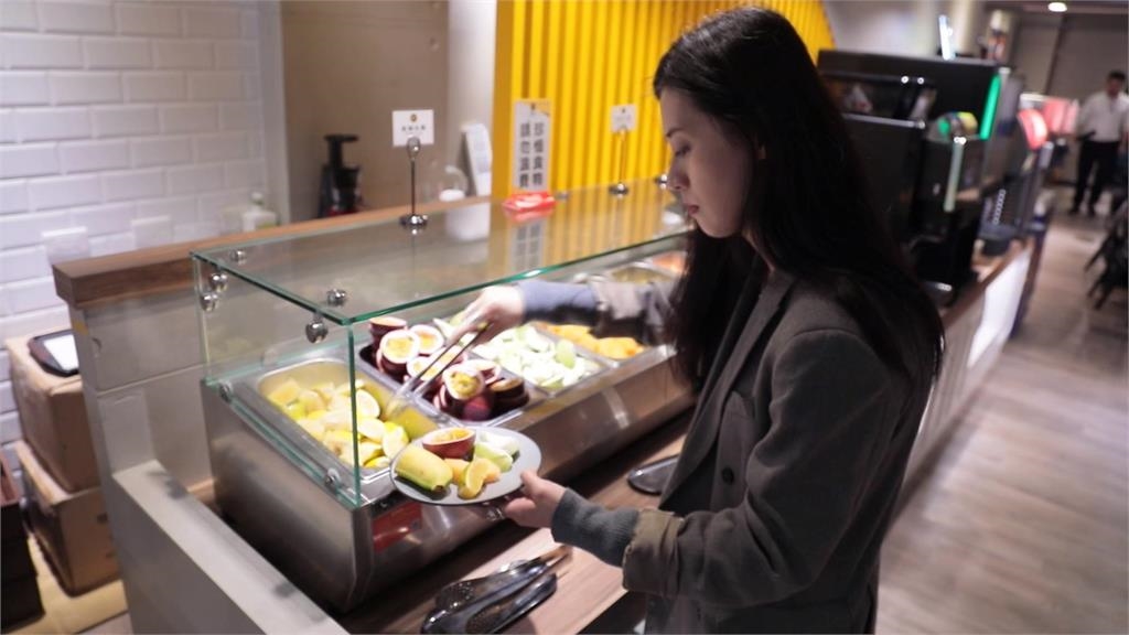 孫東寶聯手金德老爹 推出"麻辣蘑菇醬"牛排新吃法