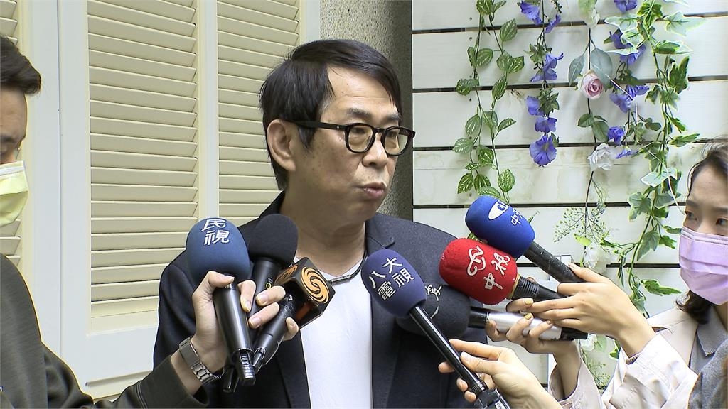 郭台銘一桿進洞包50萬紅包賞桿弟 心疼荷包可保「一桿進洞險」