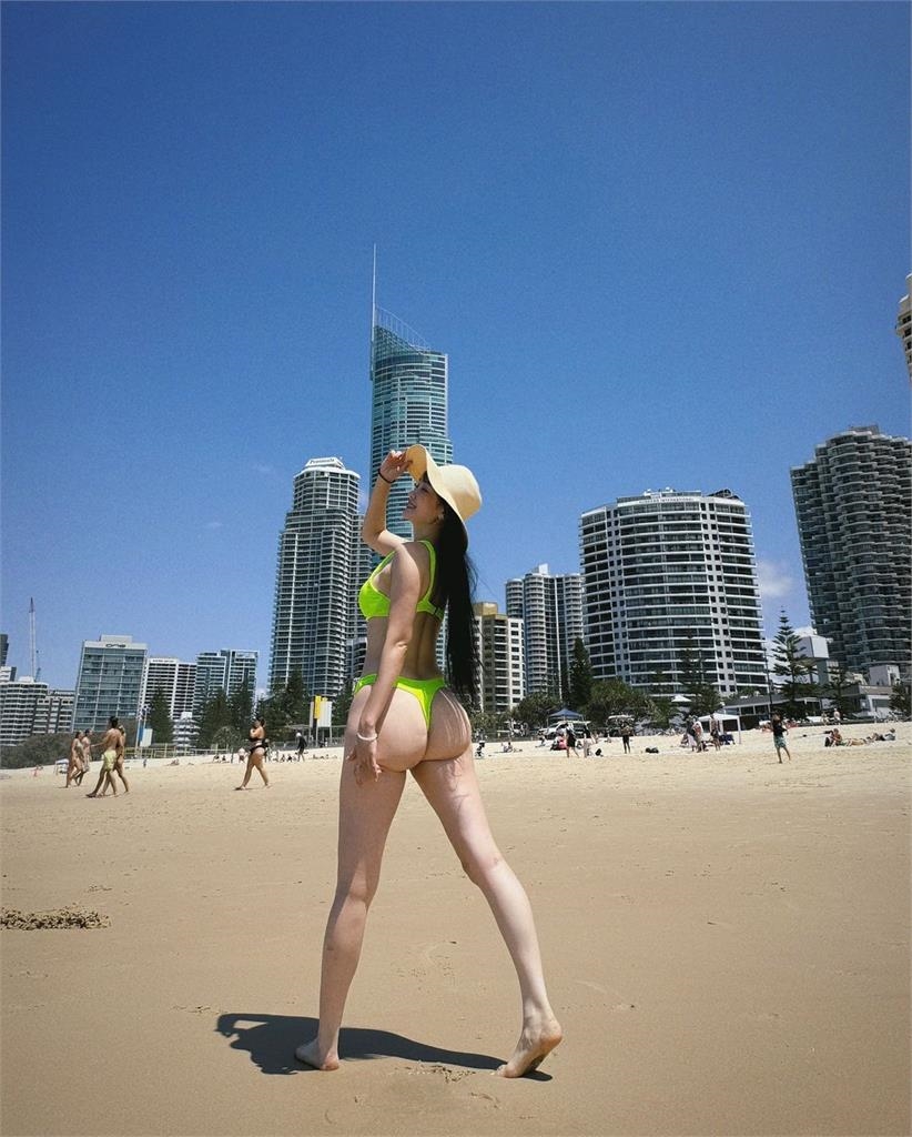 籃球女神「黃金海岸大解放」!比基尼「這樣穿」驚人畫面曝光