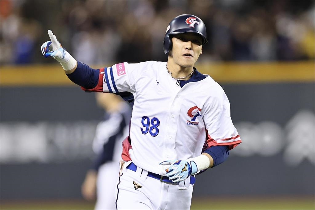 12強賽／生涯第一發滿貫砲來得恰到好處！陳晨威：「自己感動到想哭！