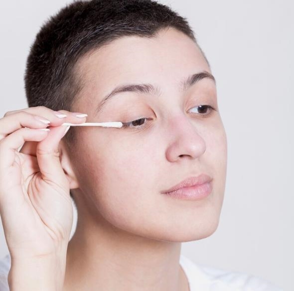 眼睛乾澀、異物感別輕忽！小心「瞼板腺阻塞」　專家教你護眼大作戰