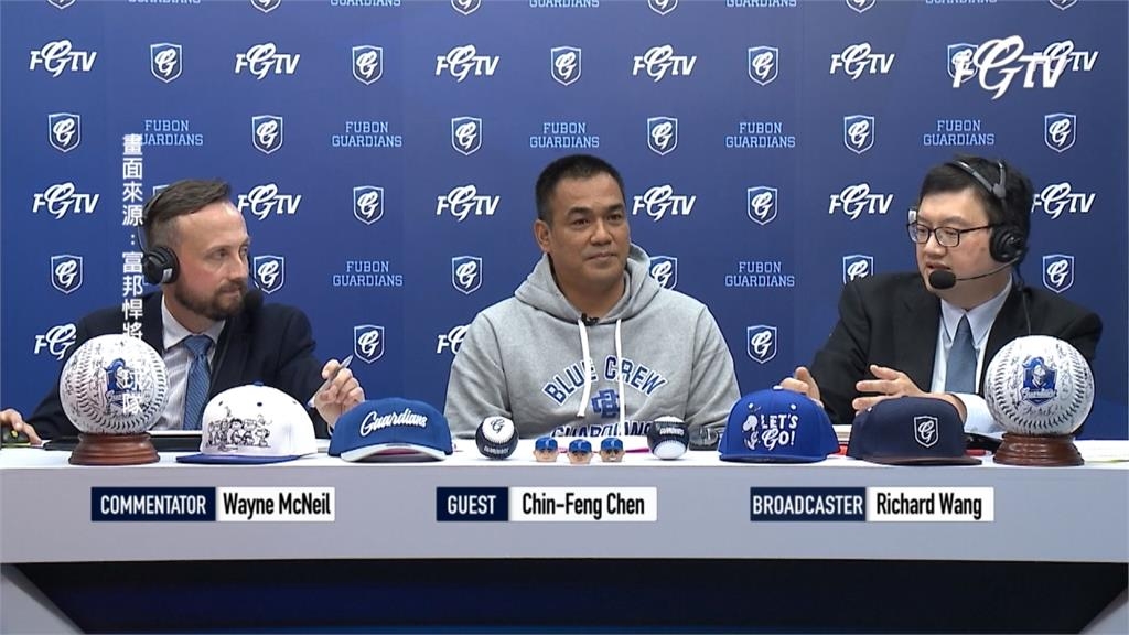 12強賽／台灣隊賽後記者會「這2位翻譯」獲網讚：專業的！真面目曝光