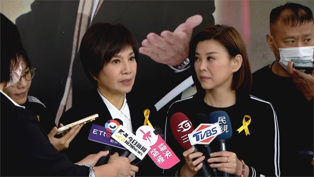 快新聞/淚別石英!澎恰恰跪地磕頭3次痛別恩師 唐美雲、方馨到場致哀