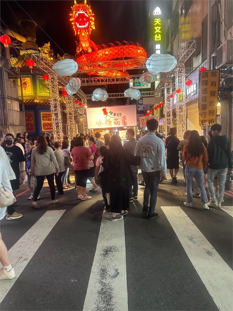 台中20年一見「幽靈夜市」回來了!他揭廟西之謎僅存在「21天」?