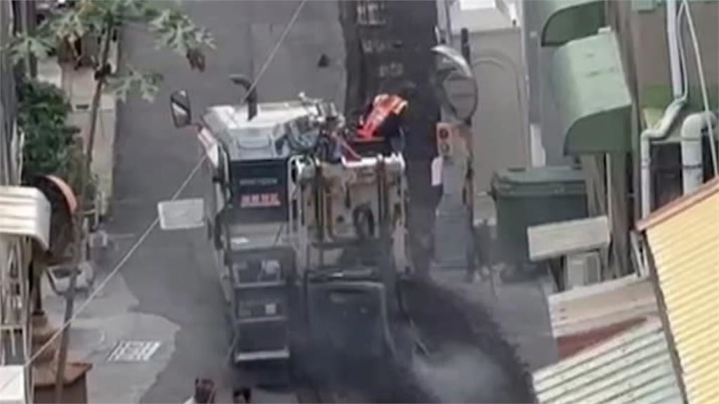 獨/台中市委外廠商鋪瀝青「做這件事」 養工處要開罰、監理站也說話了!