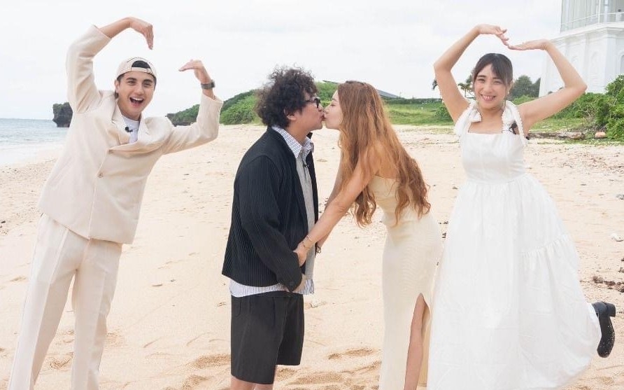 納豆沖繩海灘突下跪求婚　女友依依暴哭答應升格「未婚妻」