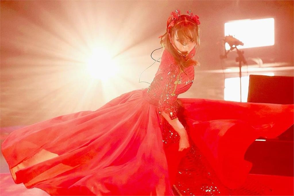 濱崎步中國開唱「整尊膨脹」認不出！小粉紅見「換頭級對比」嚇傻：這誰？