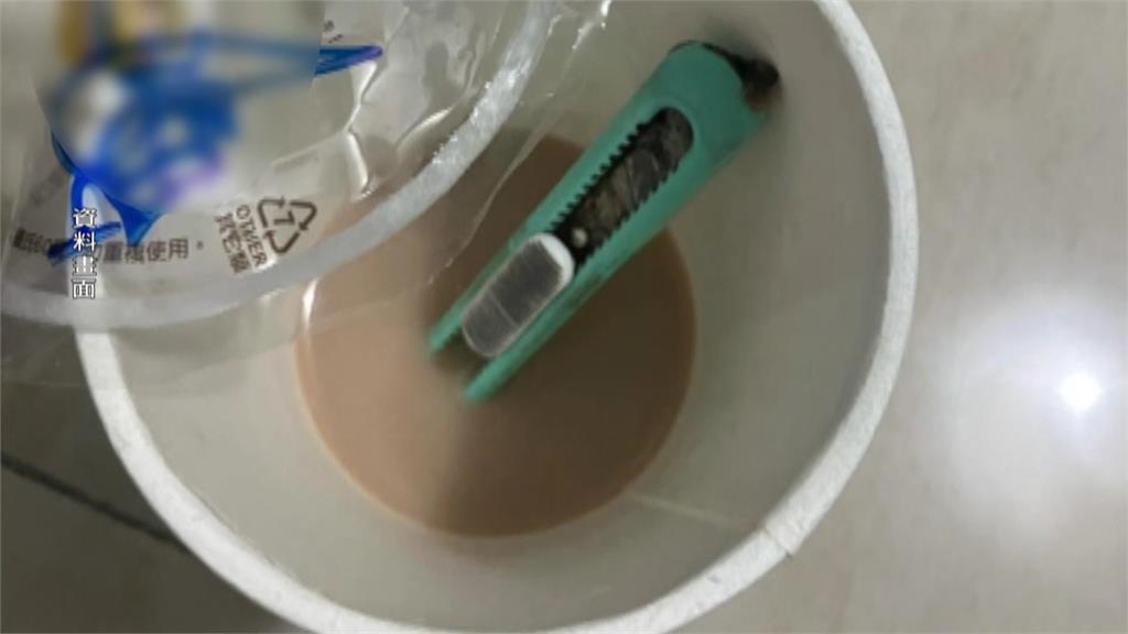 又爆食安問題！撒米斯加料？　台南早餐店紅茶裡竟有蠟筆、夾子