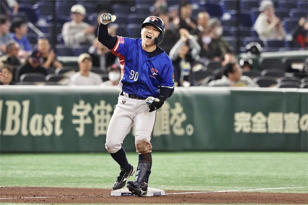 12強賽／一棒出擊清壘3分！江坤宇遭美國「打觸身球」休息室險暴動