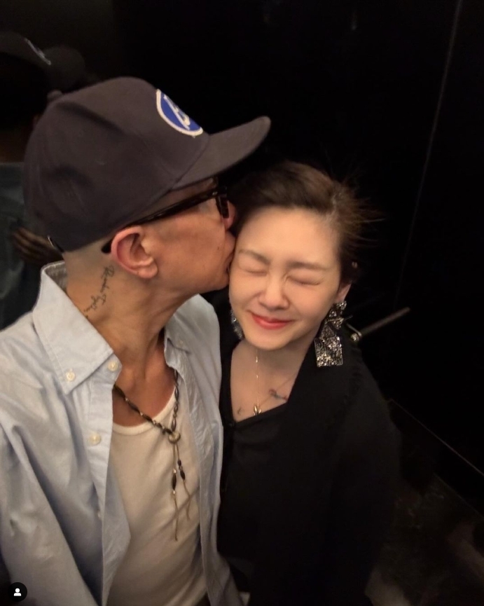 大S淡出演藝圈2年遭具俊曄甜吻！「48歲真面目」吸2萬人瘋看：太神