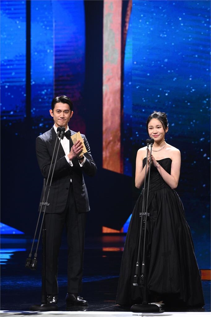 金馬61/不斷更新!吳慷仁依約現身 影后寶座由鍾雪瑩奪得