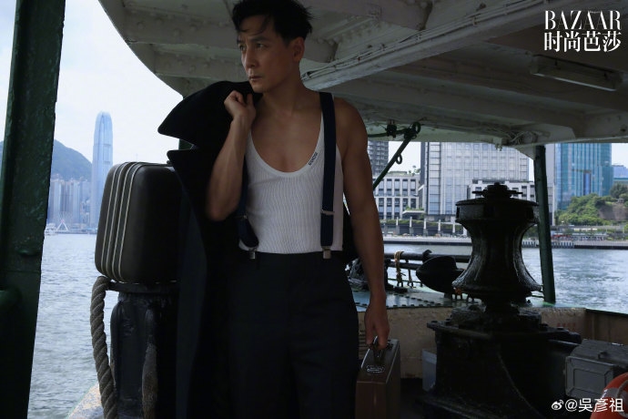 西裝大叔「搭船脫剩吊嘎」竟是50歲吳彥祖!昔遭酸「發福崩壞」現況狂打臉