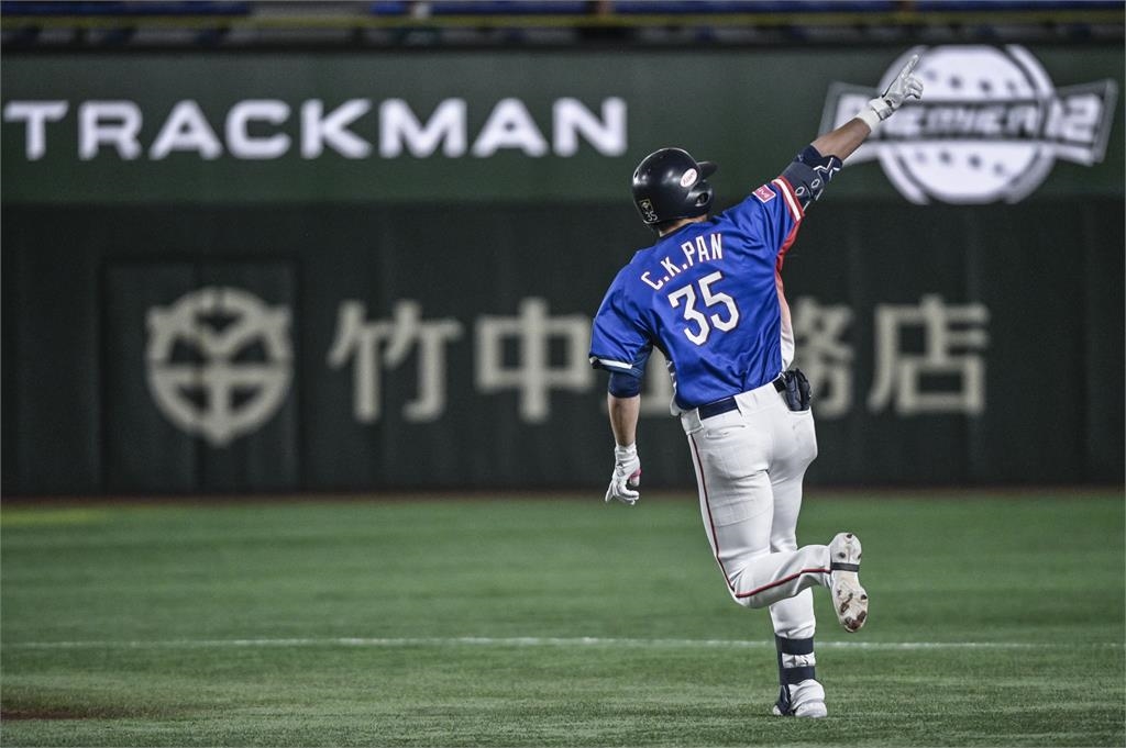 為棒球放棄《KANO》男主角！潘傑楷1轟成名「超水老婆」全家福照曝光