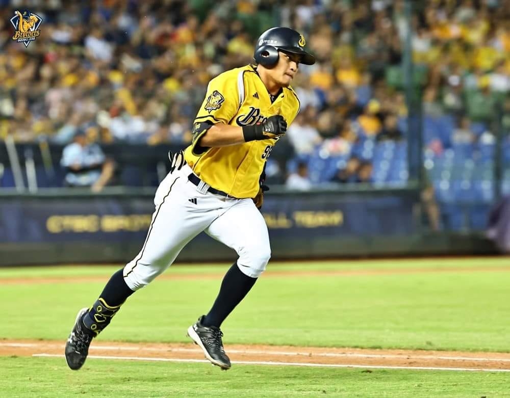 12強賽／藥妝店碰上台灣隊球員！啦啦隊正妹「0音樂狂跳應援舞」本尊羞炸