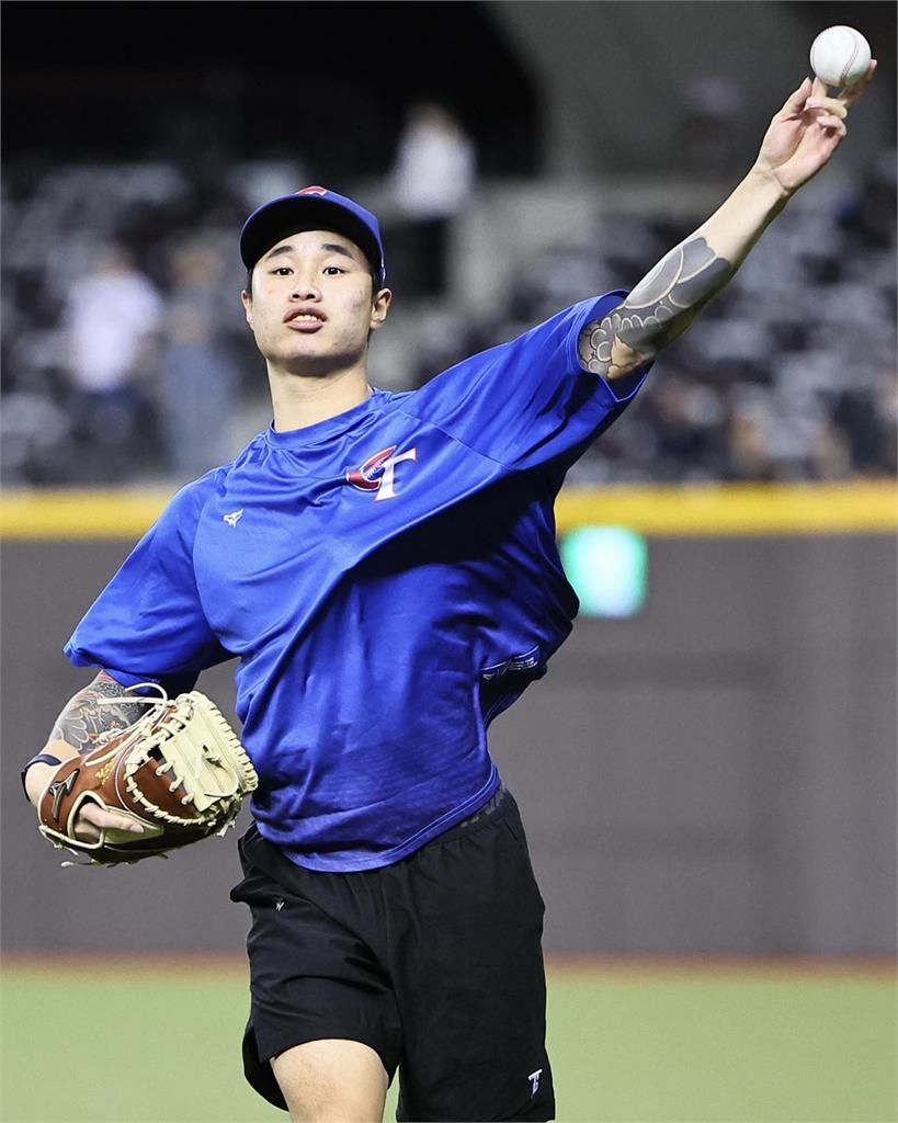 12強賽/林昱珉「包手刺青」登日本熱搜!網見「嘴唇紅紅的」笑了:最帥台男