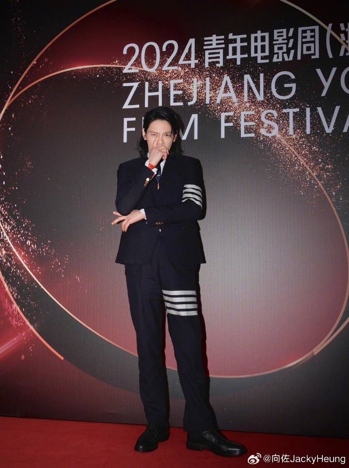 郭碧婷老公「偷媽媽衣服」走紅毯？「鏤空大衣、細肩背心」激情造型辣瞎網