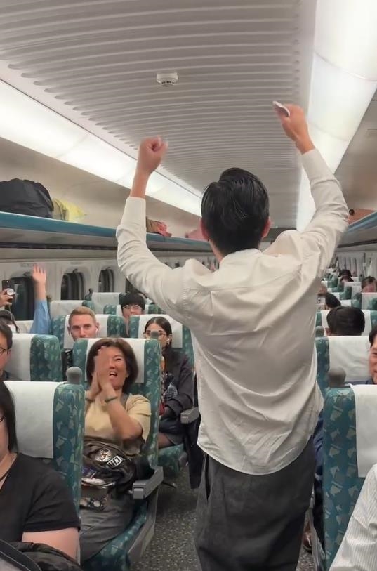 快新聞/台灣奪冠太感動!乘客搭高鐵請同節車廂喝飲料 網:怎麼能不愛台灣人