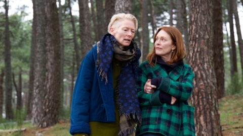 阿莫多瓦第一部英語長片《隔壁的房間》 茱莉安摩爾與蒂妲史雲頓飆戲全靠「這個」