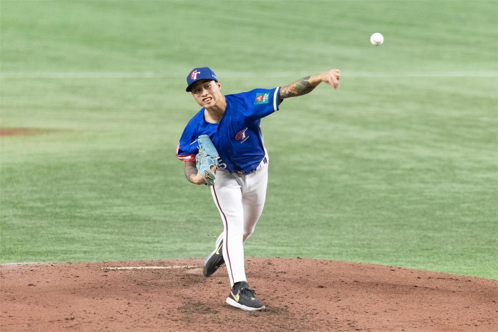 林昱珉出賽時嘴紅紅在嚼檳榔? 粉專澄清是「菸草」